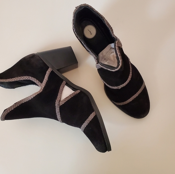 Journee Courtney Leather Contrast Cutout Bootie in Black/Grey NIB - Picture 5 of 7